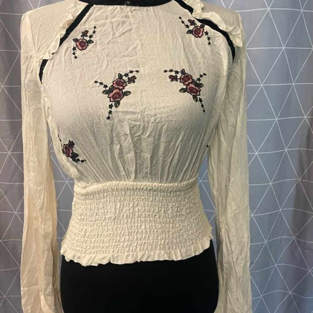 Coco and Jamison tan crop top with flowers‎